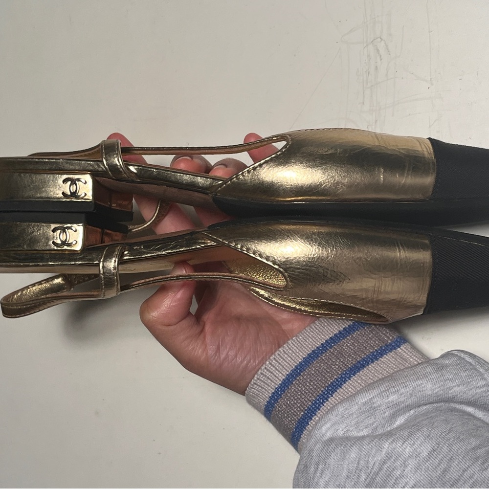 CHANEL Gold and Black Slingback Heels - Picture 5 of 9